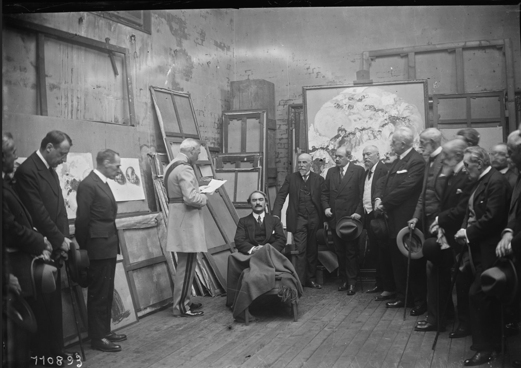 Le general Passaga decore Lemordant 1926